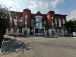 Здание на Свободы 20 , вмещает в себя 2 этажа, комфортные кабинеты, отдельный вход.